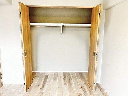 すっきりと片付く収納を備えた暮らしやすい空間が広がる落ち着きある佇まいです