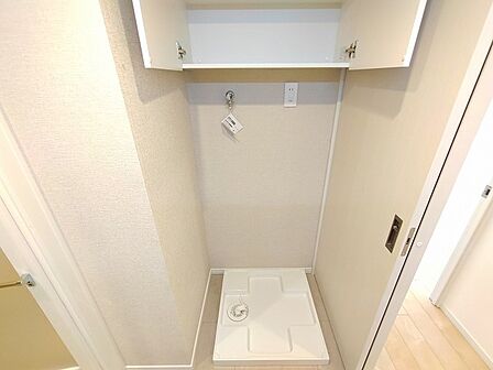 無駄のないシンプルな空間構成で、日々の動線に配慮した機能的で使い勝手の良い設えが魅力です。