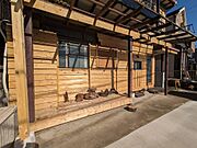 物件外観　木材を使用したおしゃれなデザイン。住居・店舗にも利用可能です。