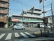 ファミリーマート 200m