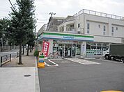 ファミリーマート 379m