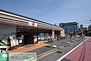 セブンイレブン 徒歩3分。コンビニ 210m