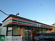 セブンイレブン 徒歩4分。コンビニ 270m