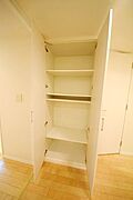★玄関ホールにもしっかり収納★