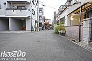 ■■本日内覧可能■■阪急宝塚線「三国」駅徒歩15分！土地面積：55.87平米・延床面積：54.75平米・玄関門扉あり◎駐輪スペースも確保されています。2階建・4DK・南西向きにつき明るいお家。