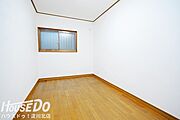 ■■本日内覧可能■■阪急宝塚線「服部天神」駅徒歩10分■3階建て・全室6帖以上・4DK・IHコンロ■駐車スペース1台（水栓あり）■2025年2月リフォーム（浴室・洗面台・トイレ新調・クロス貼替）