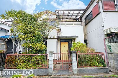 外観:■■本日内覧可能■■阪急宝塚線「服部天神」駅徒歩12分・「庄内」駅徒歩14分!2階建て・和室メインの落ち着きのあるお家です♪奥行きのある南向きバルコニー・居住用はもちろん、収益としてもおすすめです! 外観:■■本日内覧可能■■阪急宝塚線「服部天神」駅徒歩12分・「庄内」駅徒歩14分!2階建て・和室メインの落ち着きのあるお家です♪奥行きのある南向きバルコニー・居住用はもちろん、収益としてもおすすめです!