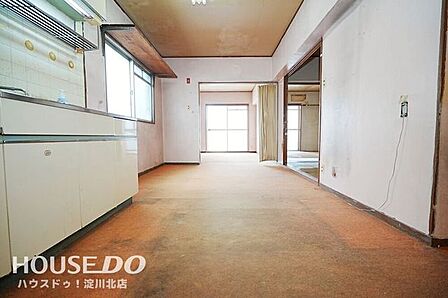 ■■本日内覧可能■■阪急各線「十三」駅徒歩6分!商業施設が充実している十三エリア駅からすぐの立地が魅力的♪リフォームは必須ですが、お好みの間取りを作ってみたい方や収益用物件としてもおすすめ!