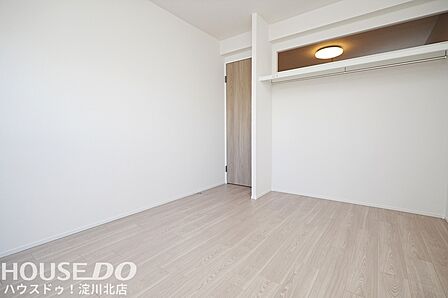 ■■本日内覧可能■■阪急各線利用可能な十三駅まで徒歩10分!4階部分の2SLDK。2026年6月リフォーム済で水回りも新調、即入居可能!15.7帖の広々LDKに全室洋室6帖以上のゆとりある空間です♪