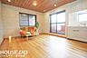 リビング/ダイニング：■■本日内覧可能■■2001年9月築・鉄骨造3階建て・全居室6帖確保された3LDK◎2階部分にリビングと水廻りが集約され、家事動線に配慮された間取りも魅力です。リフォーム済につき即入居可能です！