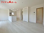 キッチンで家事をしていても いつでも家族が近くに感じられるLDK。