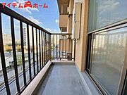 南向きで陽当りの良いバルコニーは、 お洗濯が楽しくなりますね！