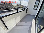 E号棟 南向きで陽当りの良いバルコニーは、 お洗濯が楽しくなりますね！
