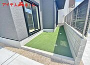 憧れの庭付き！ガーデニングを楽しんだり、 お子様の外遊びにもご利用いただけます。