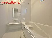 3号棟 1坪タイプのバスルーム。 ゆったり足が伸ばせるので、毎日の疲れを癒やせます。