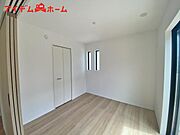 1階リビングにつながる洋室は使い方色々！ テレワークルームやスタディスペースにおすすめです。