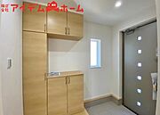 8号棟 シンプル且つモダンなエントランス＆ホール！ 訪れる人を心地よく迎え入れてくれます。