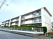 外観のアクセントとなるバルコニーは、採光と通風に優れ、外観の美しさと住み心地の両立を実現。