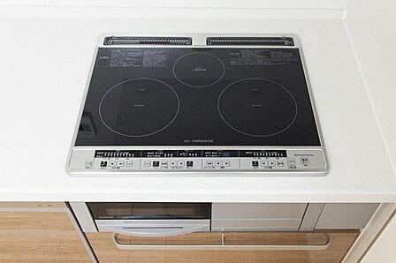 本物件はオール電化仕様となります。キッチンはIHクッキングヒーターとなります。