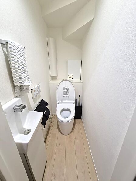 こちらの物件は1階と3階の２か所にトイレがございます。