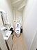 トイレ：こちらの物件は1階と3階の２か所にトイレがございます。
