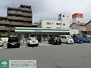 ファミリーマート市川二俣店 徒歩6分。コンビニ 470m