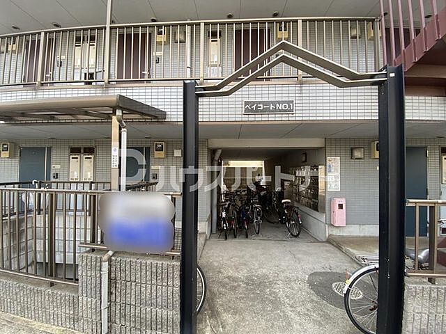 8 / 9