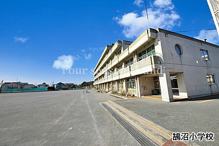 鵠沼小学校まで約1037m
