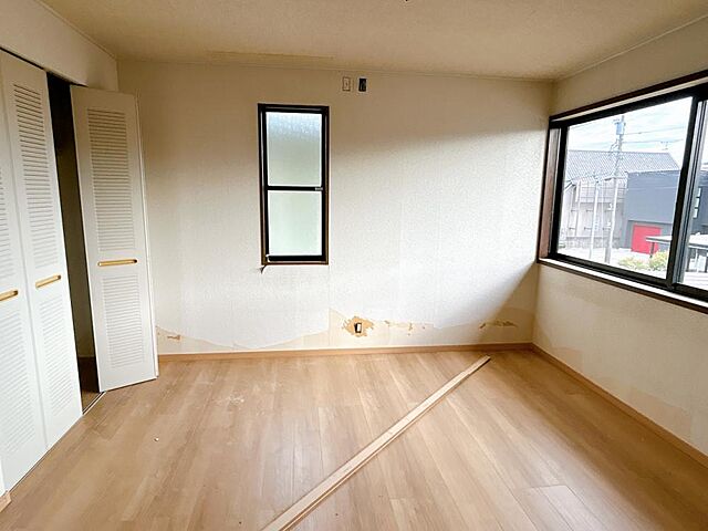 室内 高岡市鐘紡町8-8