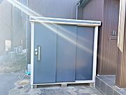 【現況販売】簡易物置が付いてます。タイヤなど保管できて便利です。