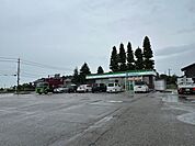 大阪屋ショップ　砺波店 ファミリーマート砺波秋元店様まで約160ｍ（徒歩2分）徒歩2分の距離にコンビニがあると何かと便利ですね。 2800m