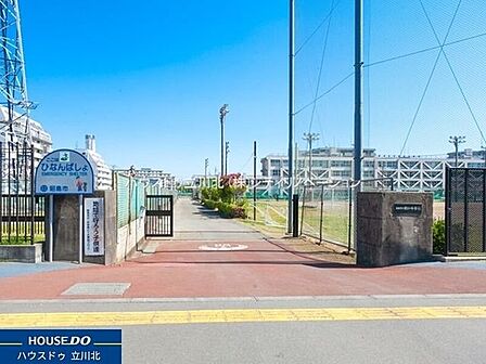昭島市立昭和中学校 78m