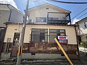 東側から見た外観