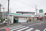 ローソンストア100七里店 362m