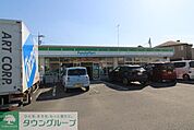 ファミリーマート岩槻太田店 徒歩29分。 2300m