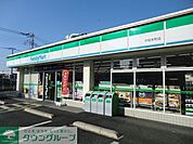 ファミリーマート戸田本町店 徒歩12分。コンビニ 910m