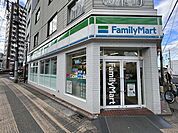 ファミリーマート　上戸田二丁目店 徒歩8分。 640m