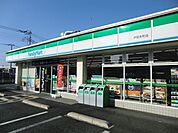 ファミリーマート戸田本町店 459m