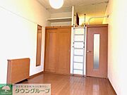 備品は部屋毎に異なります。1Ｆのみフローリング。