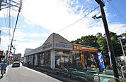 デイリーヤマザキ東武七里駅前店 611m