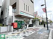 ローソンストア100浦和東高砂町店 徒歩10分。 750m
