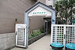 4 / 7