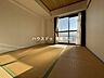 和室：和室：南向きで過ごしやすい空間です。畳の香りと和の空間でリラックスできそうですね◎