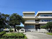 新町小学校一人の児童を全 教職員で、全校児童を全教職員で育てるチーム新町小1学年3～4クラス放課後子ども教室夕やけランドあり 890m