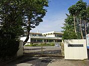 青梅第五小学校梅の名所　吉野梅郷にある小学校豊かな自然に囲まれ今日も子供たちが学んでいます 2720m