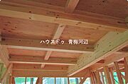 【横揺れに強い剛床工法】構造用面材を土台と梁に直接留めつける工法で、床をひとつの面として家全体を一体化することで、横の揺れにも非常に強い構造となります。