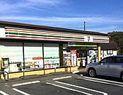 セブンイレブン青梅柚木店スローガンは「近くて便利」。地域の人へのサービスを重視し、配達サービスにも力を入れている。（電子マネー利用可　ＡＴＭあり　ネット通販あり）nanacoポイントサービスあり…