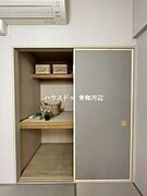 6帖和室収納：押入は奥行きがあるので、収納グッズを使えば空間を有効活用でき、たくさん収納することができます。