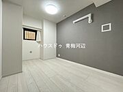 5帖洋室：暗くなりがちな北側のお部屋ですが窓もあるので1日中安定した採光を期待できそうです。