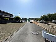 【南側 前面道路】幅員約5mの前面道路です。車がすれ違える道幅です。